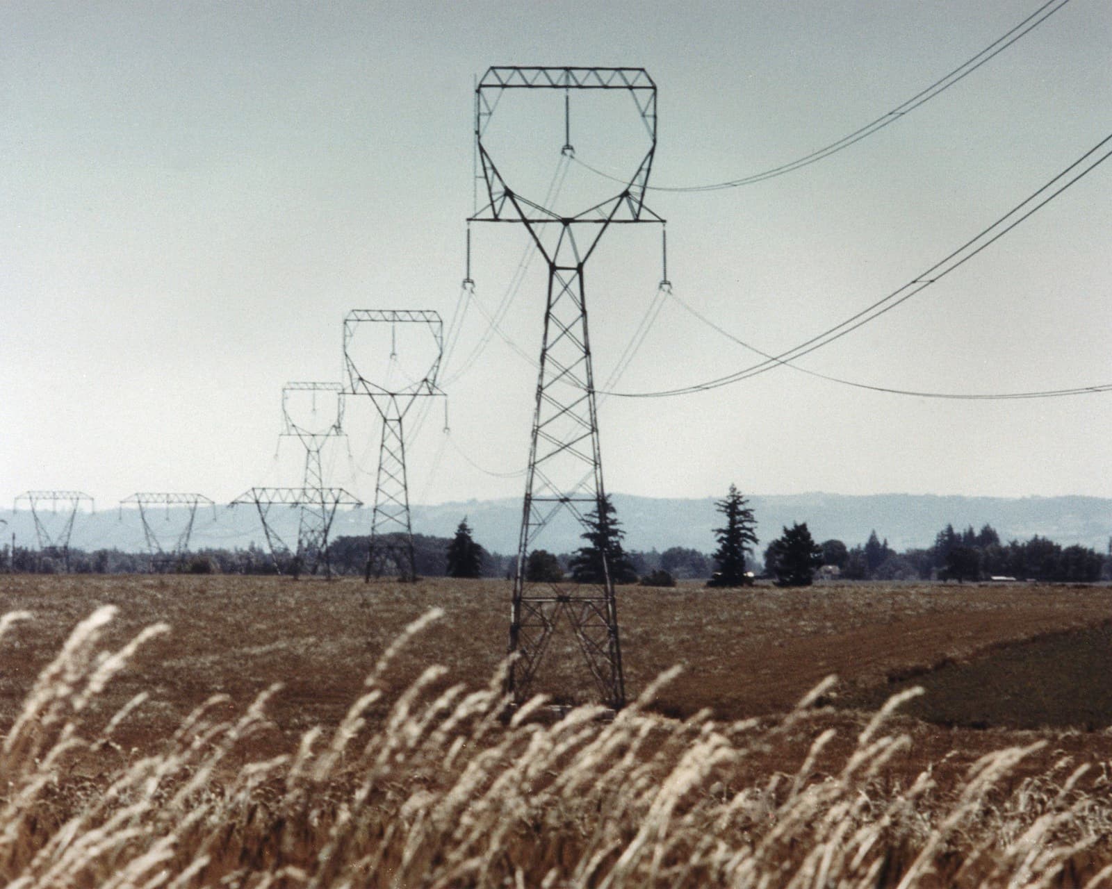 500 KV BPA POWER LINE NEAR KULER SUBSTATION, OREGON.